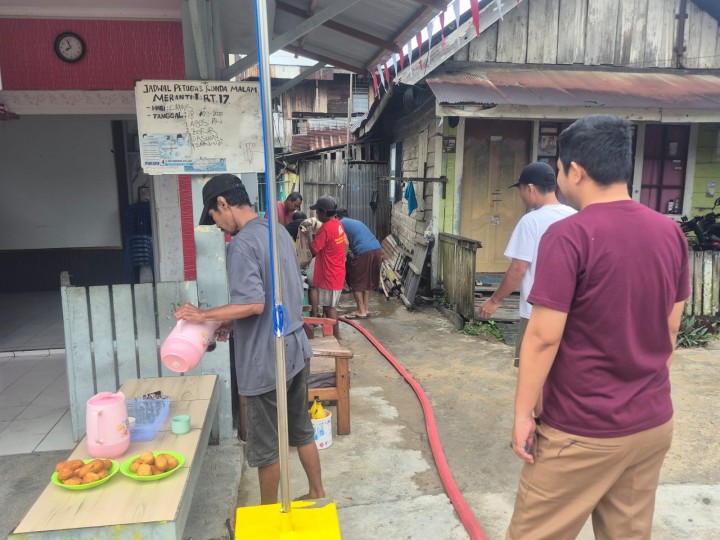 Minggu, 21 September 2025, Kelurahan Karang Anyar melakukan monitoring kegiatan Gotong royong di RT.001, RT.013, RT.014 dan RT.017