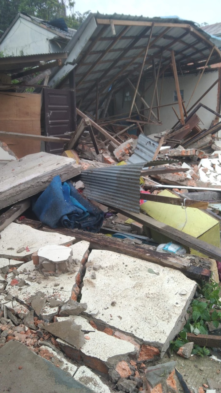 Minggu, 21 September 2025, Kelurahan bersama Unsur Keamanan dan Ketertiban Kelurahan Karang Anyar mendampingi tim BPBD Kota Samarinda melakukan evakuasi dan kunjungan ke tanah longsor di Jalan Kelapa Gading 19 Gang Ramadan RT.037