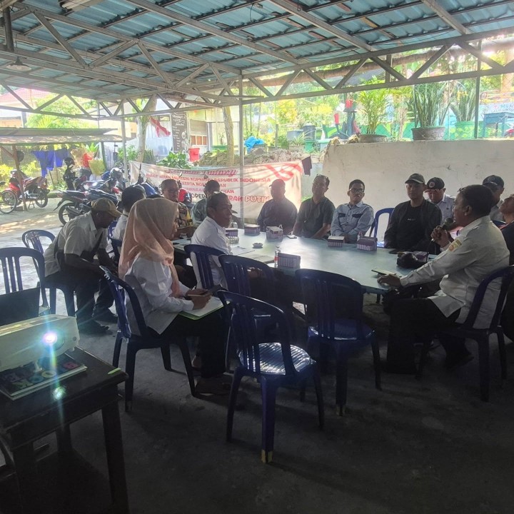 Rabu, 24 September 2025 Rapat pembahasan terkait penanganan longsor yang terjadi di Jl. Kelapa gading 19 RT 37  yang diikuti BPBD Kota Samarinda, Dinas PUPR Kota Samarinda, Dinas Lingkungan Hidup Kota Samarinda , Kecamatan Sungai Kunjang, Unsur Keamanan dan Ketertiban, Kelurahan Karang Anyar serta Ketua RT dan unsur warga masyarakat RT 37 Kel. Karang anyar