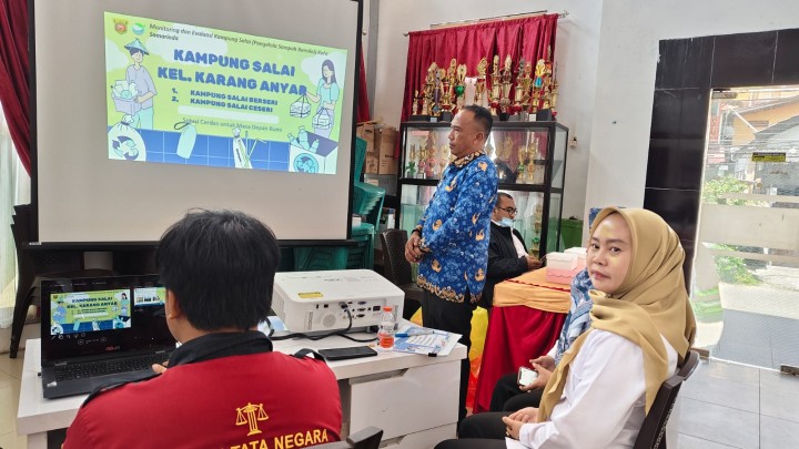 Rabu, 01 Oktober 2025, Kelurahan Karang Anyar mengikuti kegiatan presentasi Lomba Kampung Salai di Kantor Dinas Lingkungan Hidup Kota Samarinda.