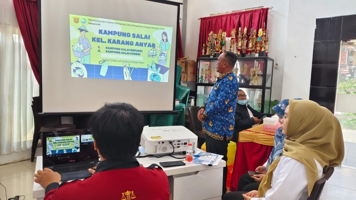 Rabu, 01 Oktober 2025, Kelurahan Karang Anyar mengikuti kegiatan presentasi Lomba Kampung Salai di Kantor Dinas Lingkungan Hidup Kota Samarinda.