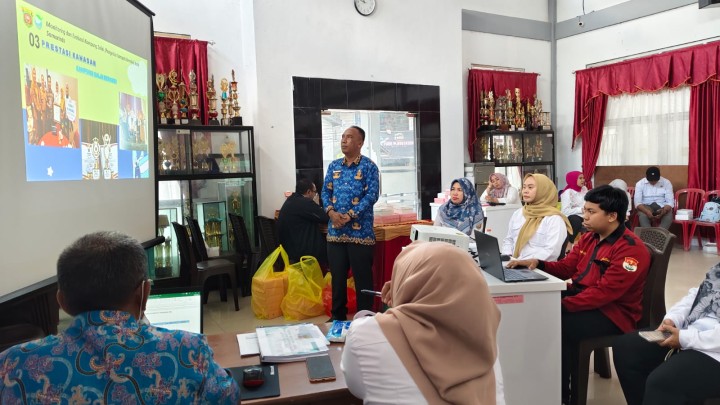 Rabu, 01 Oktober 2025, Kelurahan Karang Anyar mengikuti kegiatan presentasi Lomba Kampung Salai di Kantor Dinas Lingkungan Hidup Kota Samarinda.