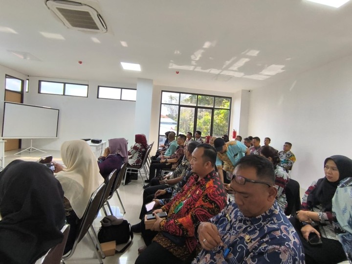 Kamis, 02 Oktober 2025, Kelurahan Karang Anyar mengikuti kegiatan Rapat Penyaluran Bantuan Sosial Tahun 2025 di Kantor Dinas Sosial dan Pemberdayaan Masyarakat Kota Samarinda.