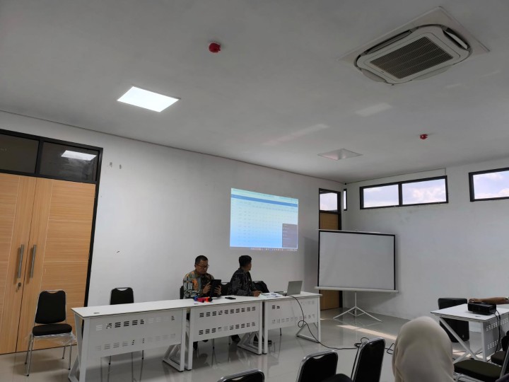 Kamis, 02 Oktober 2025, Kelurahan Karang Anyar mengikuti kegiatan Rapat Penyaluran Bantuan Sosial Tahun 2025 di Kantor Dinas Sosial dan Pemberdayaan Masyarakat Kota Samarinda.