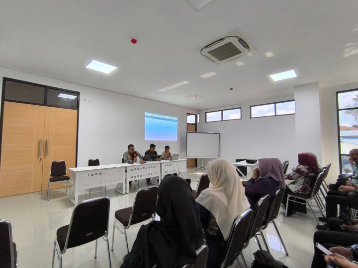 Kamis, 02 Oktober 2025, Kelurahan Karang Anyar mengikuti kegiatan Rapat Penyaluran Bantuan Sosial Tahun 2025 di Kantor Dinas Sosial dan Pemberdayaan Masyarakat Kota Samarinda.