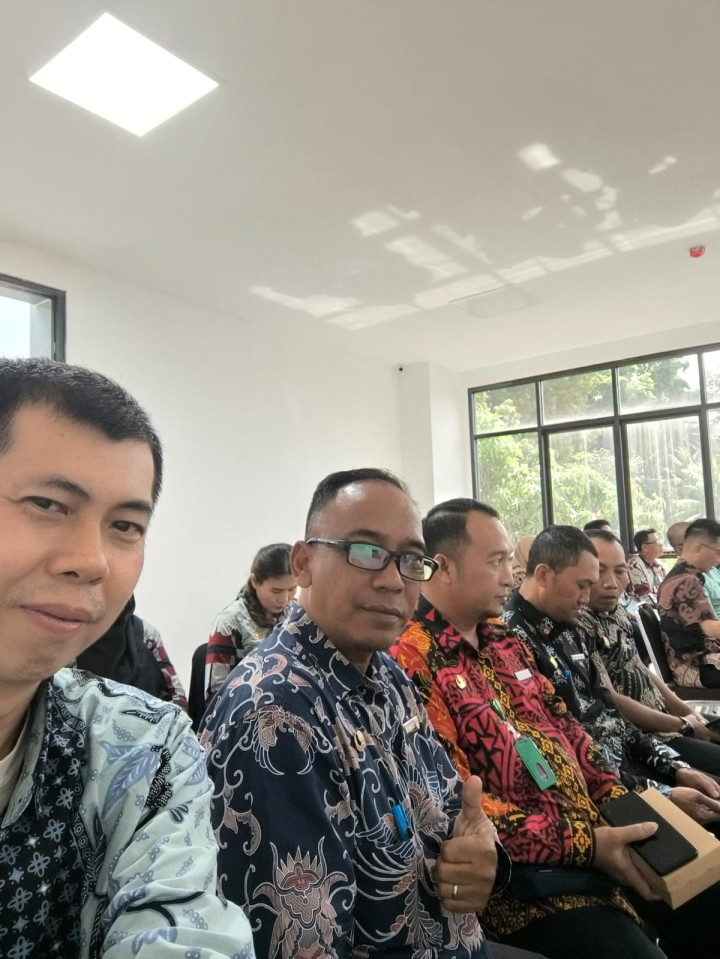 Kamis, 02 Oktober 2025, Kelurahan Karang Anyar mengikuti kegiatan Rapat Penyaluran Bantuan Sosial Tahun 2025 di Kantor Dinas Sosial dan Pemberdayaan Masyarakat Kota Samarinda.