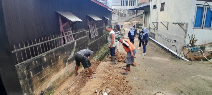 Minggu, 05 Oktober 2025, Kelurahan Karang Anyar melakukan peninjauan ke lapangan untuk kegiatan giat gotong royong di wilayah Kelurahan Karang Anyar.