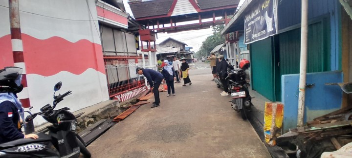 Minggu, 05 Oktober 2025, Kelurahan Karang Anyar melakukan peninjauan ke lapangan untuk kegiatan giat gotong royong di wilayah Kelurahan Karang Anyar.