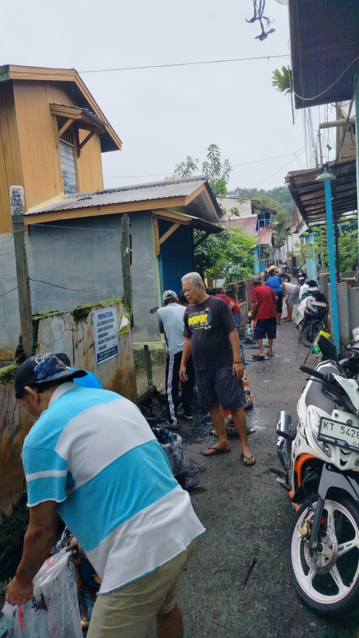Minggu, 05 Oktober 2025, Kelurahan Karang Anyar melakukan peninjauan ke lapangan untuk kegiatan giat gotong royong di wilayah Kelurahan Karang Anyar.