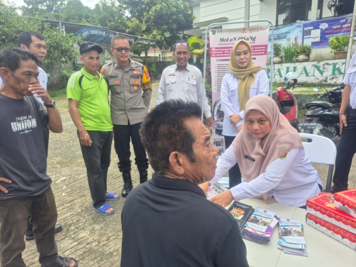 Rabu, 08 Oktober 2025, Kelurahan Karang Anyar mendampingi tim dari UPTD PPA Kota Samarinda terkait kegiatan pembagian Leafleat yang berisi himbauan Stop Kekerasan Terhadap Anak kepada warga Kelurahan Karang Anyar.