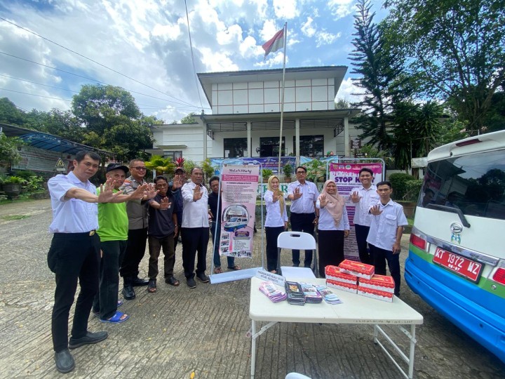 Rabu, 08 Oktober 2025, Kelurahan Karang Anyar mendampingi tim dari UPTD PPA Kota Samarinda terkait kegiatan pembagian Leafleat yang berisi himbauan Stop Kekerasan Terhadap Anak kepada warga Kelurahan Karang Anyar.