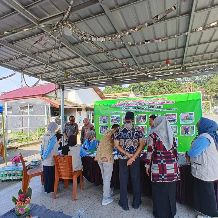 Kamis, 09 Oktober 2025 , Kelurahan Karang Anyar menghadiri acara penilaian Bank Sampah Unit di Bank Ramli Berseri  kampung Salai RT.02 Karang Anyar di Jalan MT.Haryono Perum Pemda.