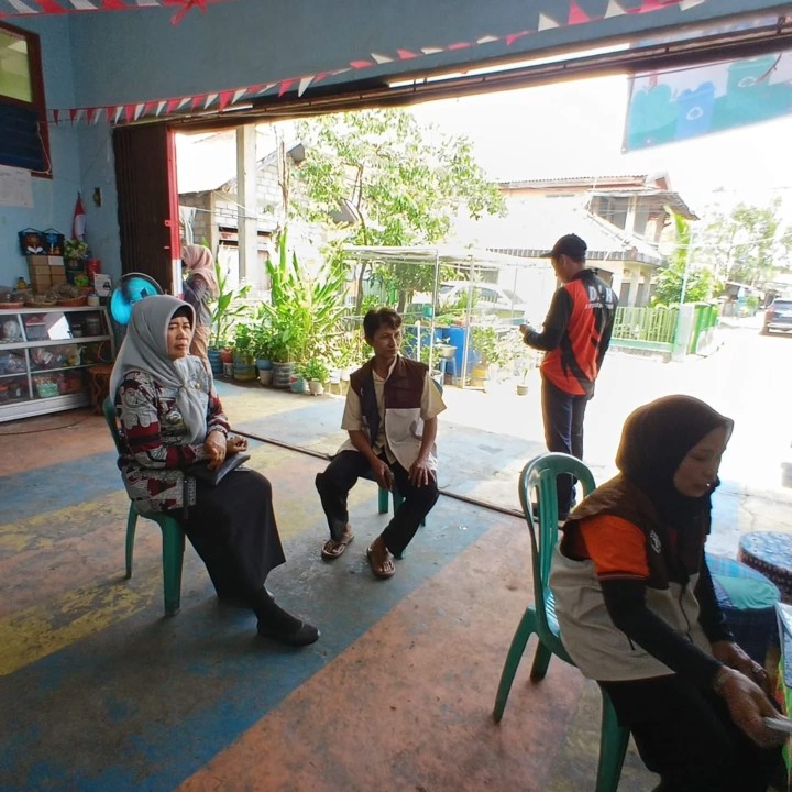 Kamis, 09 Oktober 2025 Kelurahan Karang Anyar mendampingi Tim Penilai Lomba kampung salai melanjutkan penilaian ke BSU Bank Ramli Ceseri Jalan Cendana Gg.11 RT 12 Kel Karang Anyar