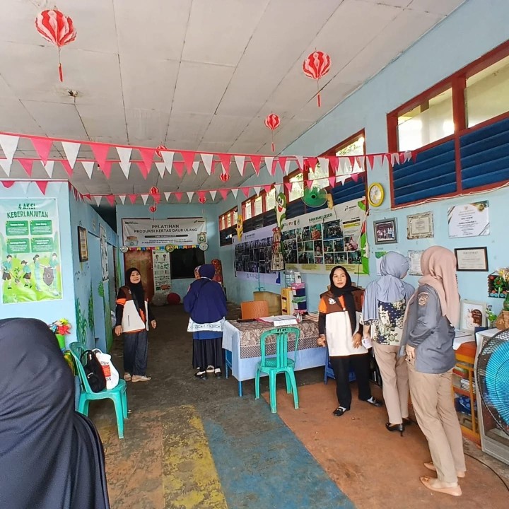 Kamis, 09 Oktober 2025 Kelurahan Karang Anyar mendampingi Tim Penilai Lomba kampung salai melanjutkan penilaian ke BSU Bank Ramli Ceseri Jalan Cendana Gg.11 RT 12 Kel Karang Anyar