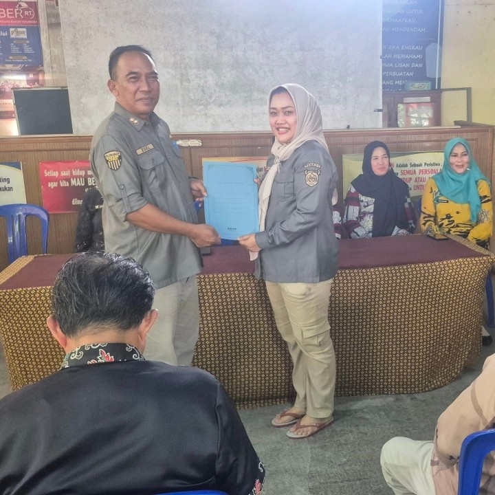 Kamis, 09 Oktober 2025, Acara serah terima jabatan di lingkungan kelurahan karang anyar yang dihadiri jajaran pihak terkait antar lain LPM, FKPM, PKK, Karang taruna, Satlinmas dan pokdarwis Kel. Karang anyar & Hadir pula Camat Sungai Kunjang yang memberikan sambutan pada acara ini serta pejabat lurah sebelumnya yang telah pensiun Bpk. Rusmin Nuryadin