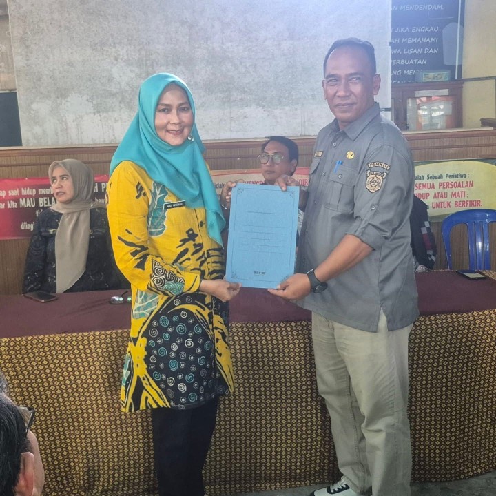 Kamis, 09 Oktober 2025, Acara serah terima jabatan di lingkungan kelurahan karang anyar yang dihadiri jajaran pihak terkait antar lain LPM, FKPM, PKK, Karang taruna, Satlinmas dan pokdarwis Kel. Karang anyar & Hadir pula Camat Sungai Kunjang yang memberikan sambutan pada acara ini serta pejabat lurah sebelumnya yang telah pensiun Bpk. Rusmin Nuryadin