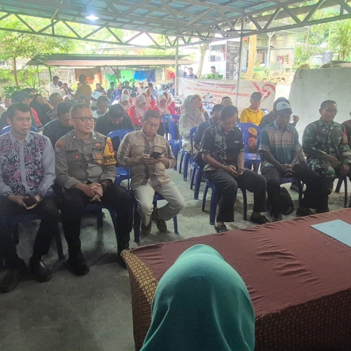 Kamis, 09 Oktober 2025, Acara serah terima jabatan di lingkungan kelurahan karang anyar yang dihadiri jajaran pihak terkait antar lain LPM, FKPM, PKK, Karang taruna, Satlinmas dan pokdarwis Kel. Karang anyar & Hadir pula Camat Sungai Kunjang yang memberikan sambutan pada acara ini serta pejabat lurah sebelumnya yang telah pensiun Bpk. Rusmin Nuryadin