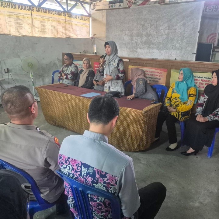 Kamis, 09 Oktober 2025, Acara serah terima jabatan di lingkungan kelurahan karang anyar yang dihadiri jajaran pihak terkait antar lain LPM, FKPM, PKK, Karang taruna, Satlinmas dan pokdarwis Kel. Karang anyar & Hadir pula Camat Sungai Kunjang yang memberikan sambutan pada acara ini serta pejabat lurah sebelumnya yang telah pensiun Bpk. Rusmin Nuryadin