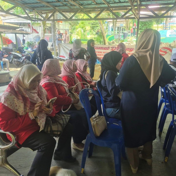 Kamis, 09 Oktober 2025, Acara serah terima jabatan di lingkungan kelurahan karang anyar yang dihadiri jajaran pihak terkait antar lain LPM, FKPM, PKK, Karang taruna, Satlinmas dan pokdarwis Kel. Karang anyar & Hadir pula Camat Sungai Kunjang yang memberikan sambutan pada acara ini serta pejabat lurah sebelumnya yang telah pensiun Bpk. Rusmin Nuryadin