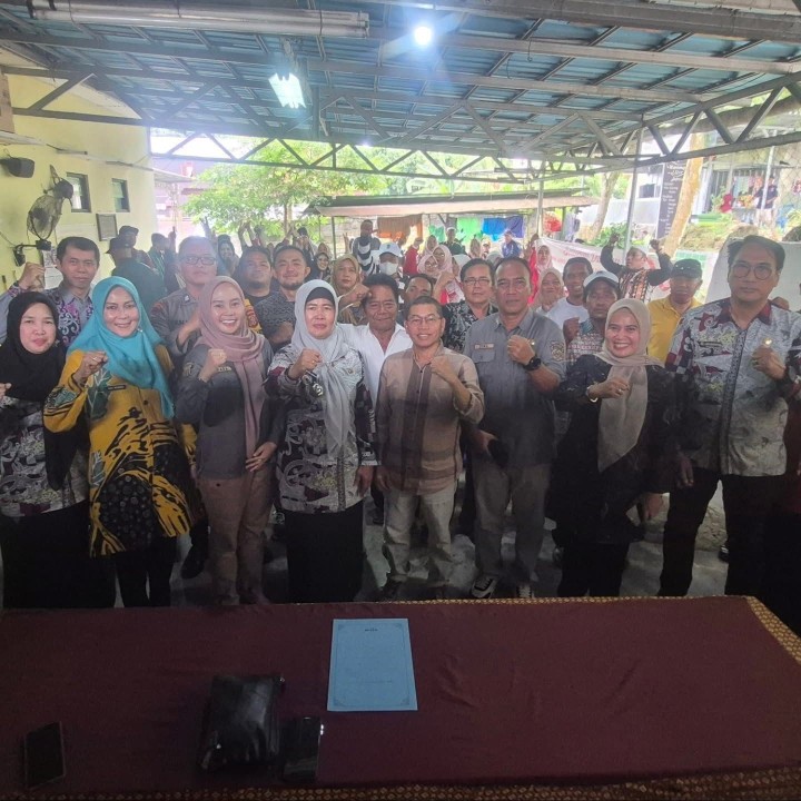 Kamis, 09 Oktober 2025, Acara serah terima jabatan di lingkungan kelurahan karang anyar yang dihadiri jajaran pihak terkait antar lain LPM, FKPM, PKK, Karang taruna, Satlinmas dan pokdarwis Kel. Karang anyar & Hadir pula Camat Sungai Kunjang yang memberikan sambutan pada acara ini serta pejabat lurah sebelumnya yang telah pensiun Bpk. Rusmin Nuryadin