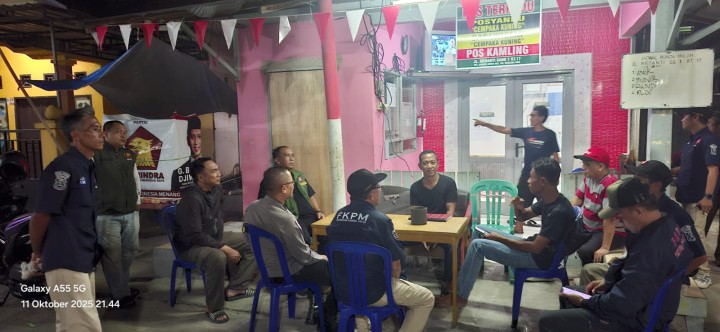 Sabtu, 11 Oktober 2025, FKPM Kelurahan Karang Anyar melaksanakan kegiatan Cipta Kondisi dan Giat Patroli Keliling Kamtibmas di wilayah Kelurahan Karang.