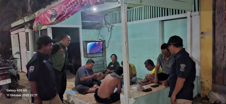Sabtu, 11 Oktober 2025, FKPM Kelurahan Karang Anyar melaksanakan kegiatan Cipta Kondisi dan Giat Patroli Keliling Kamtibmas di wilayah Kelurahan Karang.