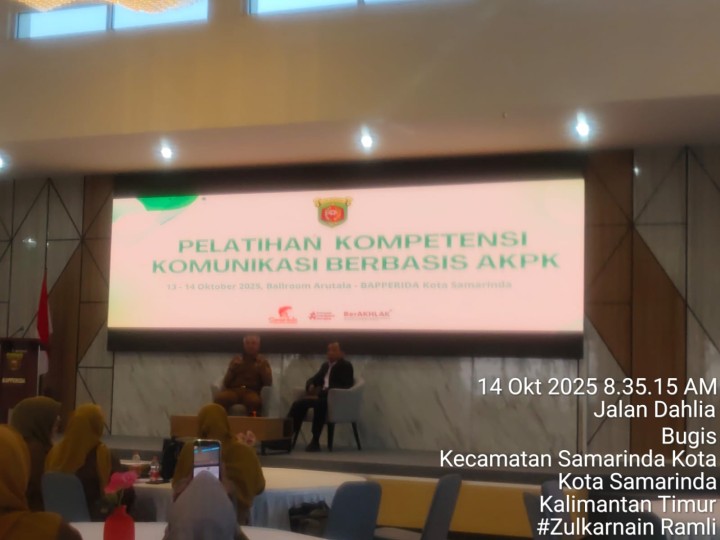 Selasa, 14 Oktober 2025, Lurah Karang Anyar mengikuti pelatihan Kompetensi Komunikasi berbasis AKPK di Ballroom Arutala Bapperida Kota Samarinda.