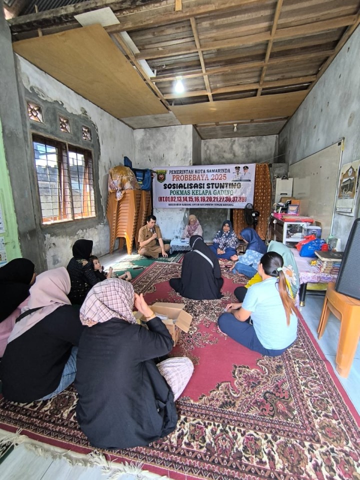 Selasa, 14 Oktober 2025, Kelurahan Karang Anyar menghadiri kegiatan Sosialisasi Stunting di RT.002, 030, 037 dalam rangkaian kegiatan Probebaya bidang Pemberdayaan Masyarakat tahun 2025.