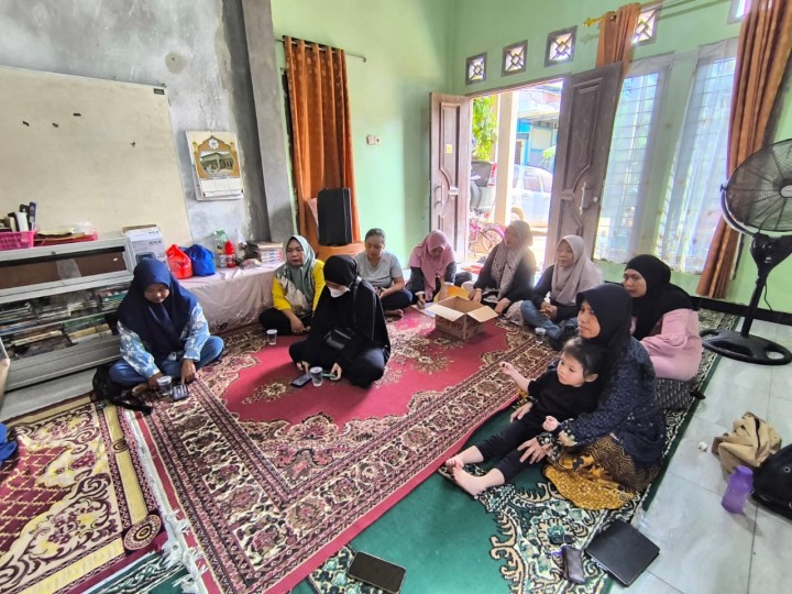 Selasa, 14 Oktober 2025, Kelurahan Karang Anyar menghadiri kegiatan Sosialisasi Stunting di RT.002, 030, 037 dalam rangkaian kegiatan Probebaya bidang Pemberdayaan Masyarakat tahun 2025.
