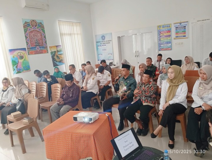 Rabu, 15 Oktober 2025, Kelurahan Karang Anyar mengikuti kegiatan Forum Konsultasi Publik Kecamatan Sungai Kunjang di Ruang Rapat Kantor Kecamatan Sungai Kunjang.