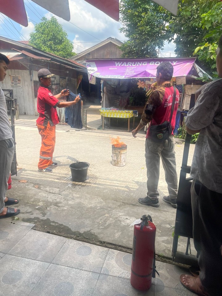 Rabu, 15 Oktober 2025, Kelurahan Karang Anyar menghadiri kegiatan Ketentraman , Ketertiban Umum dan Perlindungan masyarakat berupa Sosialisasi Pemadam Kebakaran di RT.024, 025 dalam rangkaian kegiatan Probebaya bidang Pemberdayaan Masyarakat tahun 2025.
