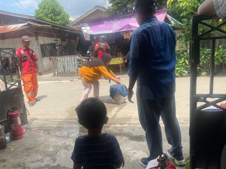 Rabu, 15 Oktober 2025, Kelurahan Karang Anyar menghadiri kegiatan Ketentraman , Ketertiban Umum dan Perlindungan masyarakat berupa Sosialisasi Pemadam Kebakaran di RT.024, 025 dalam rangkaian kegiatan Probebaya bidang Pemberdayaan Masyarakat tahun 2025.