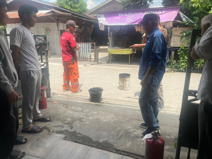 Rabu, 15 Oktober 2025, Kelurahan Karang Anyar menghadiri kegiatan Ketentraman , Ketertiban Umum dan Perlindungan masyarakat berupa Sosialisasi Pemadam Kebakaran di RT.024, 025 dalam rangkaian kegiatan Probebaya bidang Pemberdayaan Masyarakat tahun 2025.