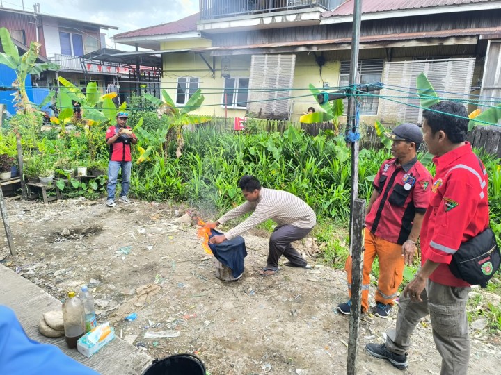 Rabu, 15 Oktober 2025, Kelurahan Karang Anyar menghadiri kegiatan Ketentraman , Ketertiban Umum dan Perlindungan masyarakat berupa Sosialisasi Pemadam Kebakaran di RT.024, 025 dalam rangkaian kegiatan Probebaya bidang Pemberdayaan Masyarakat tahun 2025.