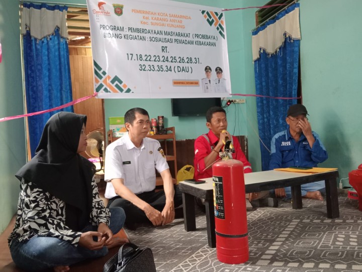 Rabu, 15 Oktober 2025, Kelurahan Karang Anyar menghadiri kegiatan Ketentraman , Ketertiban Umum dan Perlindungan masyarakat berupa Sosialisasi Pemadam Kebakaran di RT.024, 025 dalam rangkaian kegiatan Probebaya bidang Pemberdayaan Masyarakat tahun 2025.