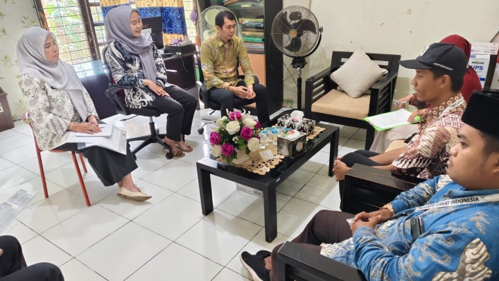 Kamis, 16 Oktober 2025, Kelurahan Karang Anyar menerima Audiensi dengan Inisiatif Zakat Indonesia di Ruang Rapat Kantor Kelurahan Karang Anyar.