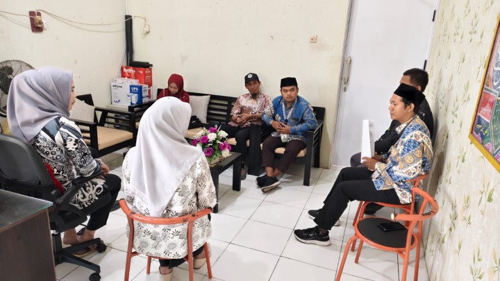 Kamis, 16 Oktober 2025, Kelurahan Karang Anyar menerima Audiensi dengan Inisiatif Zakat Indonesia di Ruang Rapat Kantor Kelurahan Karang Anyar.