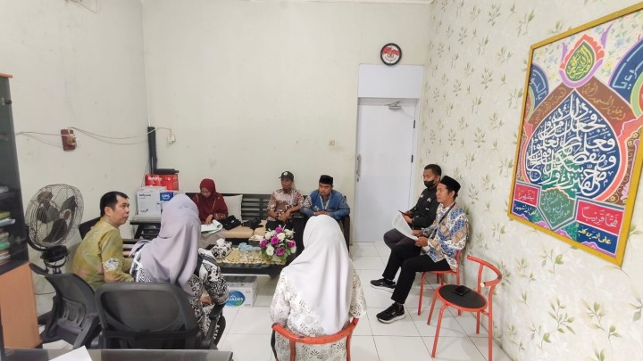 Kamis, 16 Oktober 2025, Kelurahan Karang Anyar menerima Audiensi dengan Inisiatif Zakat Indonesia di Ruang Rapat Kantor Kelurahan Karang Anyar.