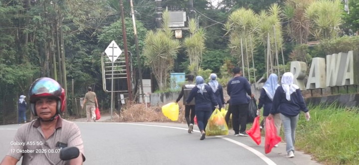 Jumat, 17 Oktober 2025, Kegiatan aksi pungut sampah yang dilaksanakan oleh Kelurahan Karang Anyar, PKK Karang Anyar, FKPM Karang Anyar, Unsur Keamanan dan Ketertiban Karang Anyar di area Jalan MT.Haryono dan Jalan Teuku Umar.