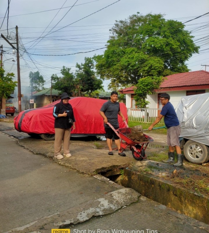 Minggu, 19 Oktober 2025, Kelurahan Karang Anyar bersama Karang Taruna melakukan monitoring ke lapangan untuk kegiatan kerja bakti di wilayah RT.02,013,014,015,019,020,024,026,027,028,030,032,038 Karang Anyar
