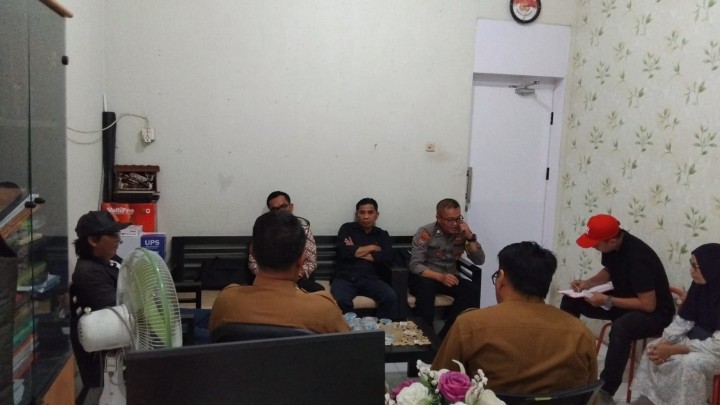 Rabu, 22 Oktober 2025, Kelurahan Karang Anyar memfasilitasi terkait rapat mediasi pihak H.M.Nasir dan Pihak H.Darmawan karena terjadi kesalahan dalam pengukuran tanah di jl. Kelapa gading, dan hsl kesepakatan bersama akan di tinjau ke lapangan  pengukuran ulang