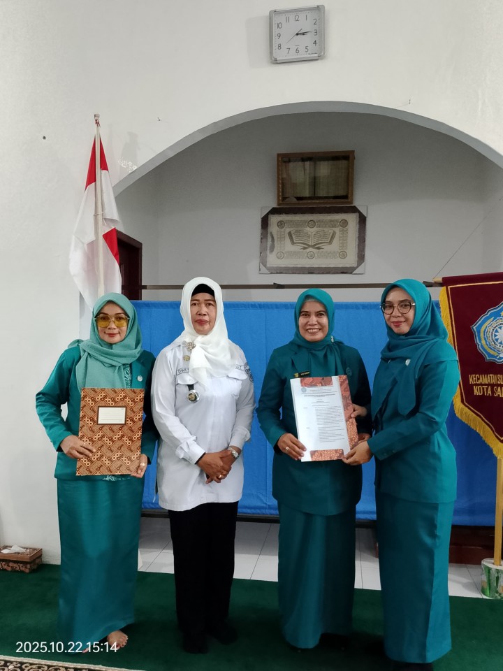 Rabu, 22 Oktober 2025, Kelurahan Karang Anyar menghadiri kegiatan Pelantikan Ketua TP PKK Kelurahan Karang Anyar dan Kelurahan Karang Asam Ilir di Kantor Kecamatan Sungai Kunjang