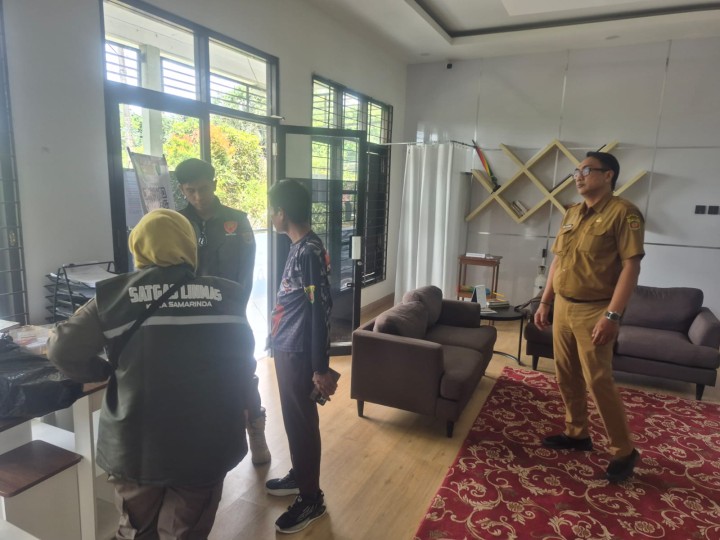 Senin, 27 Oktober 2025, Kelurahan Karang Anyar menerima kunjungan dari Satpol PP Kota Samarinda terkait penyerahan bantuan untuk Satgas Linmas Kelurahan Karang Anyar.