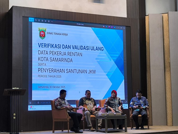 Kamis, 30 Oktober 2025, Kelurahan Karang Anyar Menghadiri Rapat Verifikasi Peserta Pekerja Rentan dan Pemberian Santunan Pekerja Rentan di Aula Rapat Bank Kaltimtara Samarinda.