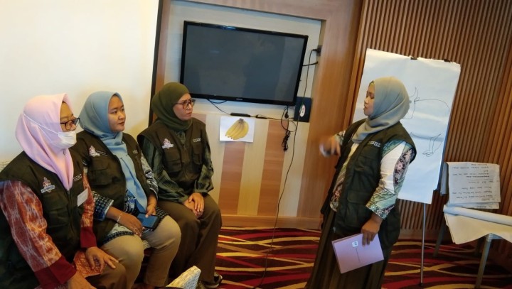 Selasa, Rabu, Kamis, 28-30 Oktober 2025, Kelurahan Karang Anyar mengikuti kegiatan Bimtek Kader Siaga Zoonosis tahun 2025 di Yen's Delight Cafe & Resto, Samarinda.