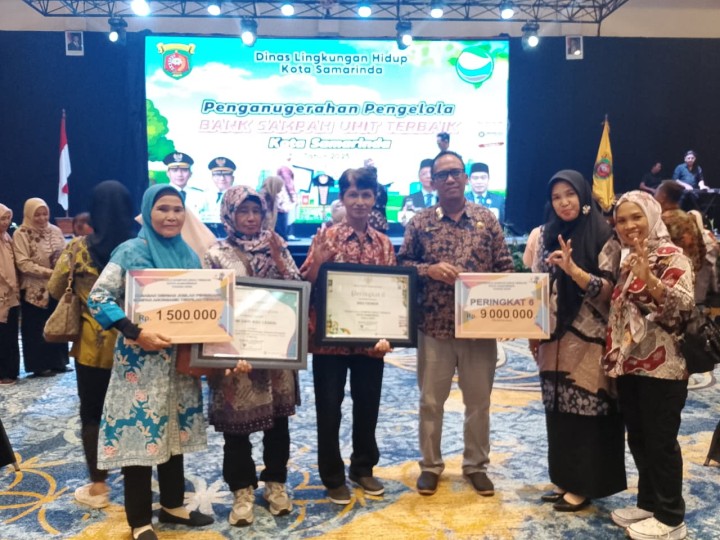 Kamis, 30 Oktober 2025, Kelurahan Karang Anyar dan para pengurus Bank Ramli RT.002, dan RT.012 menghadiri penyerahan Hadiah Lomba pengelolaan Bank Sampah Unit terbaik tahin 2025 Kota Samarinda di Ballroom Hotel swissbel Boreno Samarinda.