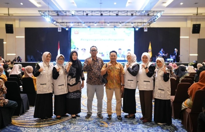Kamis, 30 Oktober 2025, Kelurahan Karang Anyar dan para pengurus Bank Ramli RT.002, dan RT.012 menghadiri penyerahan Hadiah Lomba pengelolaan Bank Sampah Unit terbaik tahin 2025 Kota Samarinda di Ballroom Hotel swissbel Boreno Samarinda.
