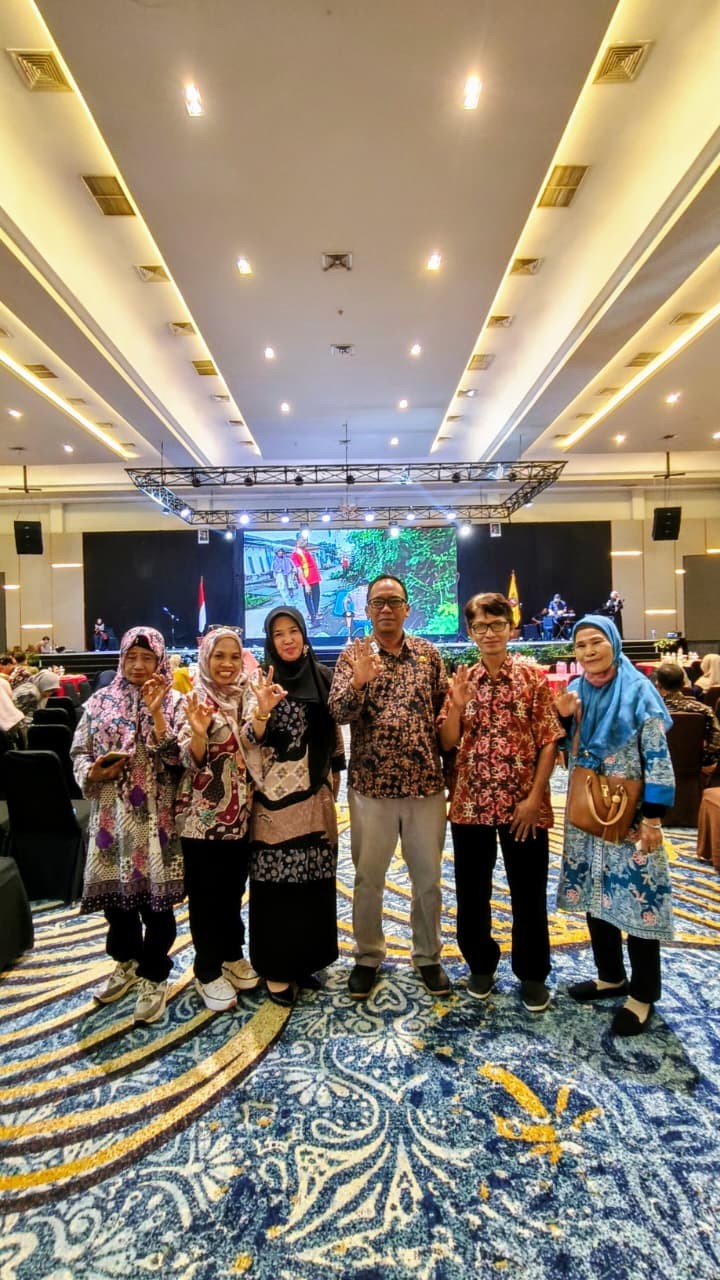 Kamis, 30 Oktober 2025, Kelurahan Karang Anyar dan para pengurus Bank Ramli RT.002, dan RT.012 menghadiri penyerahan Hadiah Lomba pengelolaan Bank Sampah Unit terbaik tahin 2025 Kota Samarinda di Ballroom Hotel swissbel Boreno Samarinda.