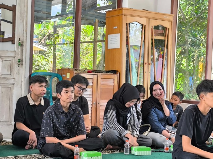 Sabtu, 01 November 2025, Kelurahan Karang Anyar mendampingi Forum Anak Karang Anyar mengikuti Dialog Remaja se Kecamatan Sungai Kunjang di Kantor Kecamatan Sungai Kunjang.