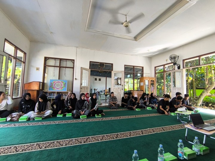 Sabtu, 01 November 2025, Kelurahan Karang Anyar mendampingi Forum Anak Karang Anyar mengikuti Dialog Remaja se Kecamatan Sungai Kunjang di Kantor Kecamatan Sungai Kunjang.